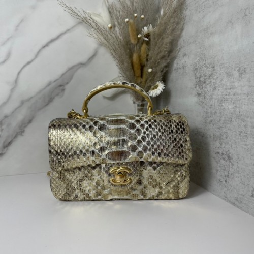 Mini sac à rabat en peau de serpent Chanel avec poignée supérieure AS2431 or