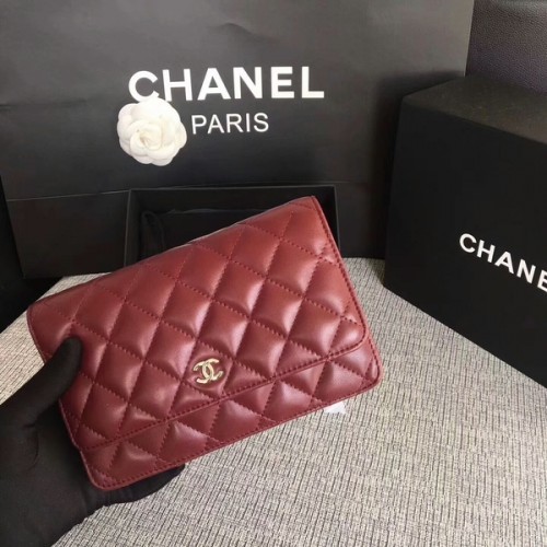 Sac à rabat Chanel WOC rouge foncé en cuir de mouton d'origine 33814 argent