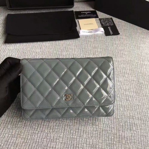 Chanel WOC Flap Bag Cuir verni A33814C Gris