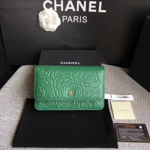 Mini sac à rabat en cuir de camélia vert Chanel WOC A33814 Argent
