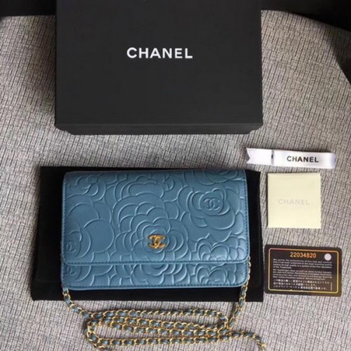 Mini sac à rabat en cuir de camélia bleu ciel Chanel WOC A33814 Or