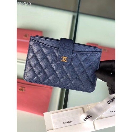 Chanel pochette classique Veau grainé Métal doré A81902 bleu