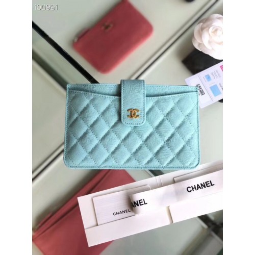 Chanel pochette classique Veau grainé Métal doré A81902 bleu ciel
