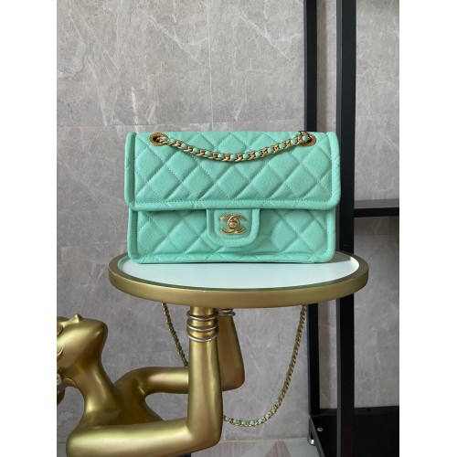 Chanel sac à rabat Cuir de veau grainé AS2357 vert clair