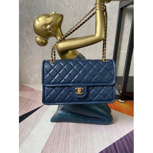 Sac à rabat Chanel Cuir de veau grainé AS2358 Bleu roi