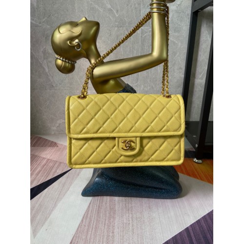Chanel sac à rabat Cuir de veau grainé AS2358 jaune