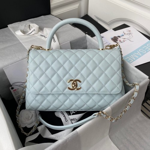Chanel Sac à rabat avec poignée supérieure Cuir de veau grainé Métal doré A92991 bleu clair