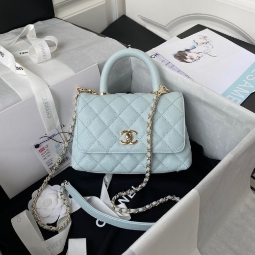 Chanel Sac à rabat avec poignée supérieure Cuir de veau grainé Métal doré AS2215 bleu clair