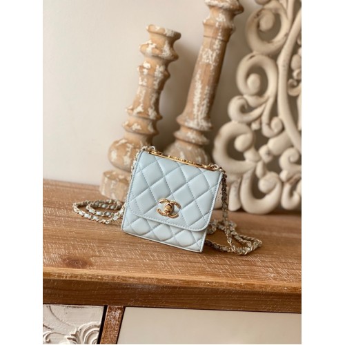 Chanel Mini Sac Bandoulière Agneau Métal Doré 88631 bleu ciel