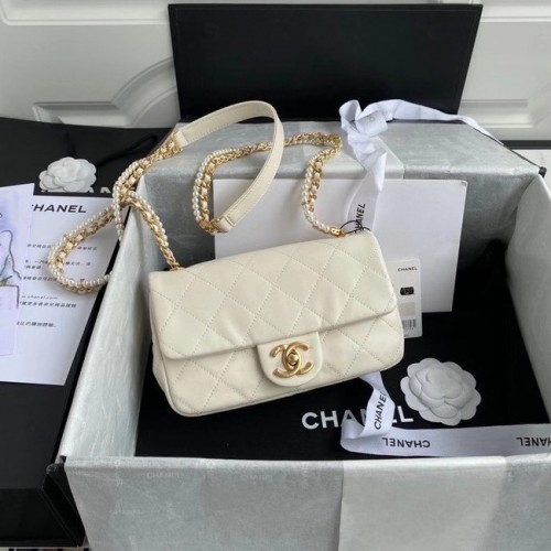 Chanel petit sac à rabat Agneau Métal Doré AS2210 blanc
