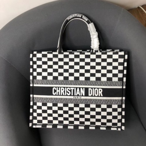 DIOR BOOK TOTE BAG EN TOILE BRODÉE NOIRE ET BLANCHE M1286