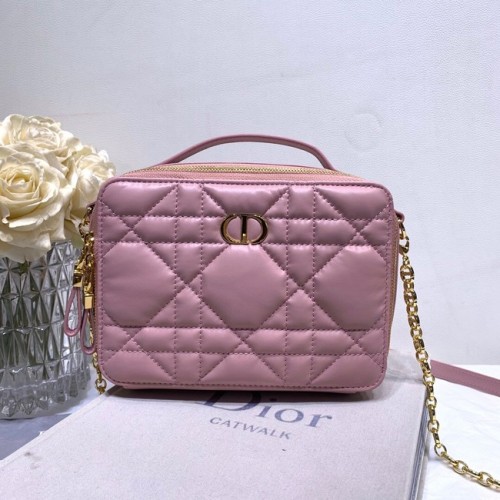 SAC DIOR CARO BOX AVEC CHAÎNE Cuir de veau Latte Macrocannage matelassé S5140UNG rose