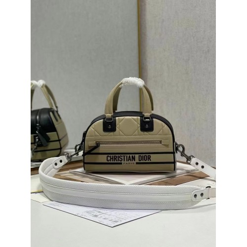 Sac cabas moyen DIOR en cuir gaufré C9178A abricot