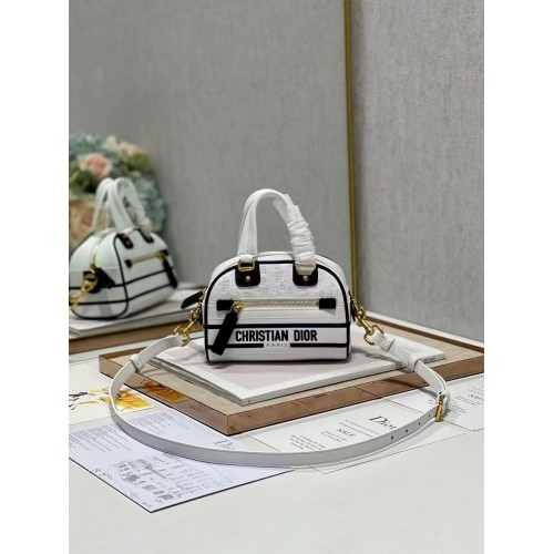 DIOR petit sac cabas en cuir gaufré C9201 blanc