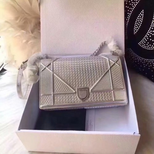 SAC DIORAMA EN CUIR DE VEAU MÉTALLISÉ LOUIS Vuitton AVEC MOTIF MICRO-CANNAGE M0422