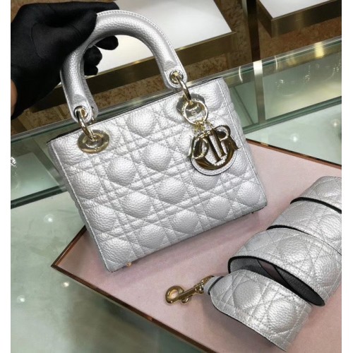 Dior SAC LADY DIOR EN CUIR DE VEAU M0575 Blanc argenté