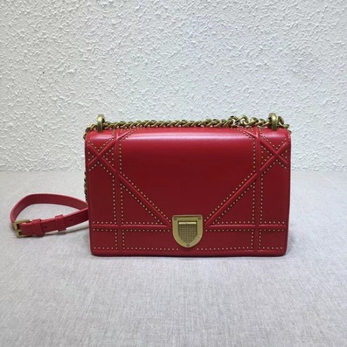 Dior Original SAC DIORAMA EN CUIR D'AGNEAU CLOUTÉ M0422 rouge