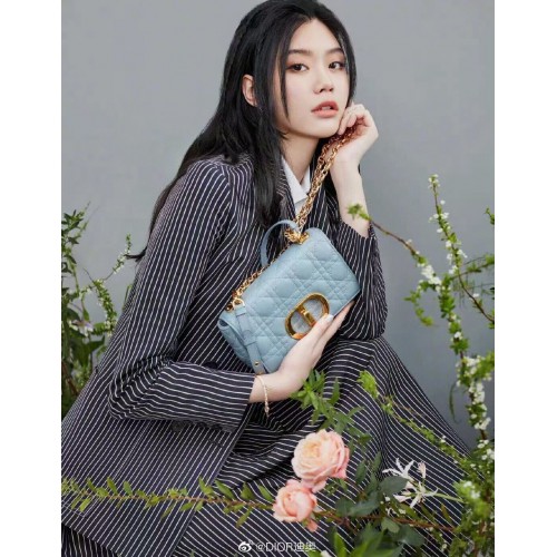 Dior PETIT SAC DIOR CARO Cuir de veau souple Cannage M9241 bleu ciel