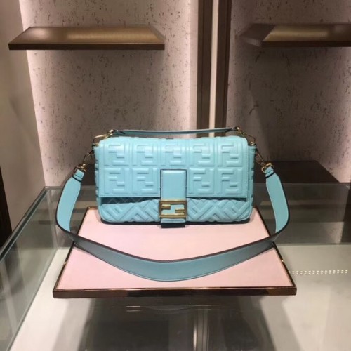 FENDI BAGUETTE grand sac à bandoulière 8BR771A bleu clair