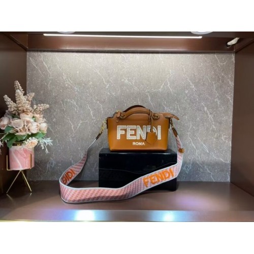 FENDI Sac en paille tressée F6531 Camel