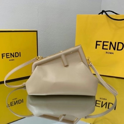 FENDI FIRST SMALL Sac en cuir crème 8BP129A