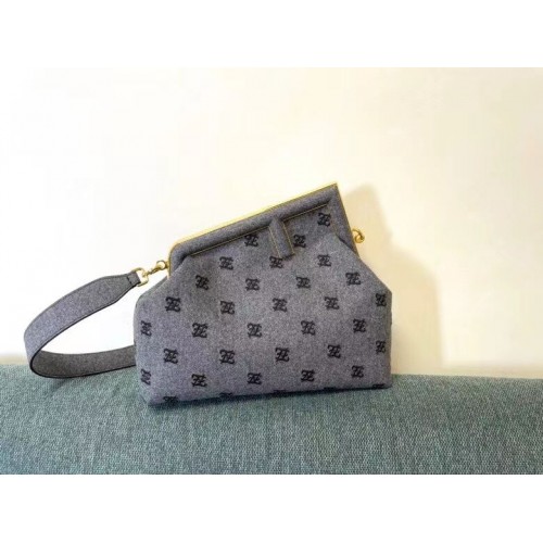 FENDI FIRST MEDIUM sac en flanelle avec broderie 8BP127A gris