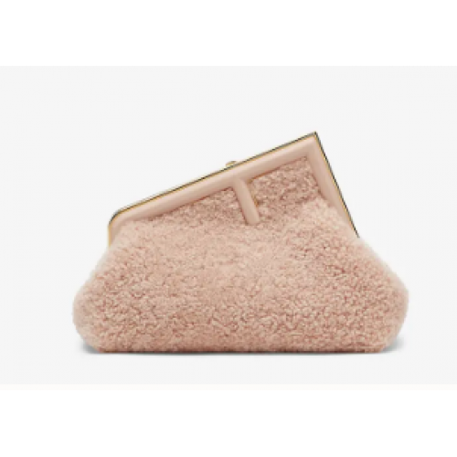 FENDI FIRST SMALL Sac en peau de mouton rose 8BP129AH