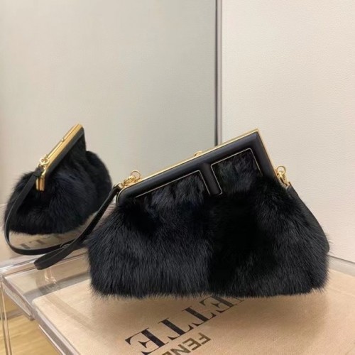 FENDI FIRST PETIT sac en vison noir 8BP129A