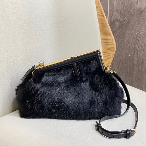 FENDI FIRST PETIT sac en vison 8BP129A noir