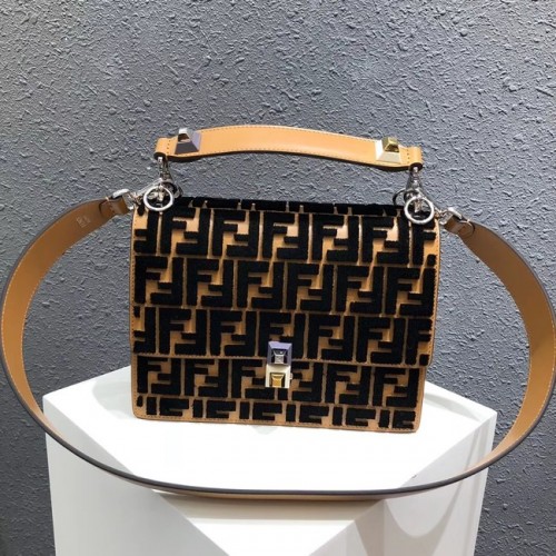 FENDI Kan I Sac à bandoulière en cuir B9235 noir
