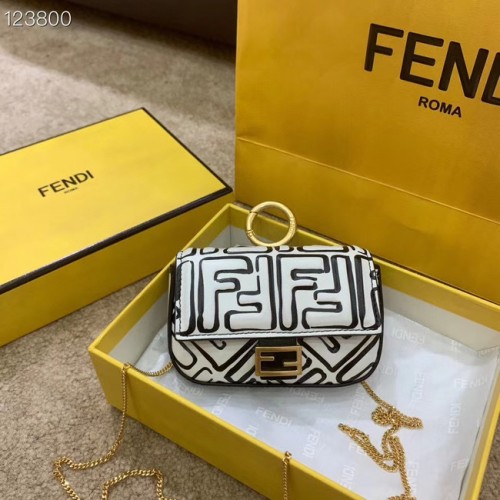 FENDI NANO BAGUETTE CHARM cuir nappa 7AR844