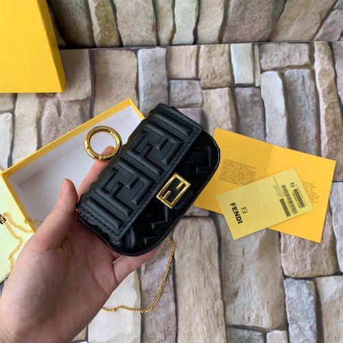 FENDI NANO BAGUETTE CHARM cuir nappa 7AR844 Noir