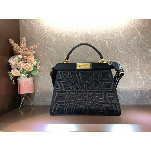 FENDI PEEKABOO ICONIC ESSENTIALLY sac en cuir F1516 noir