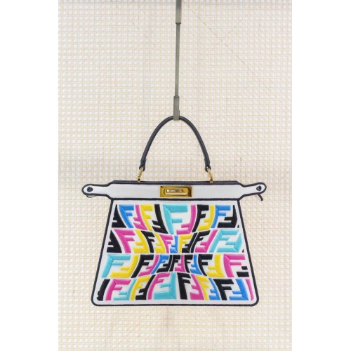 Sac FENDI PEEKABOO ICONIC ESSENTIALLY en cuir couleur F1516