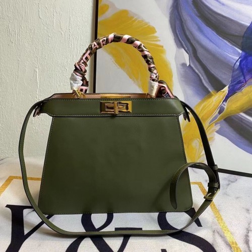 Sac FENDI PEEKABOO ICONIC MEDIUM en cuir vert F6946