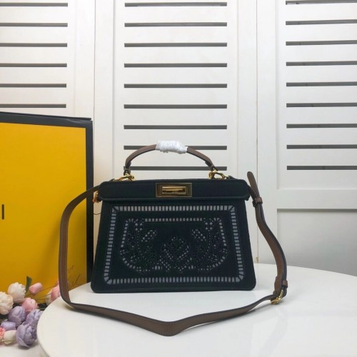 FENDI PEEKABOO ICONIC avec décoration de broderie noire F6509