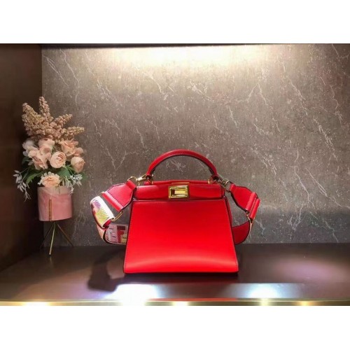 FENDI PEEKABOO ISEEU PETIT sac en cuir F1615 rouge