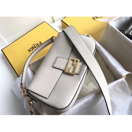 Fendi BAGUETTE Sac à bandoulière 8BR600 beige