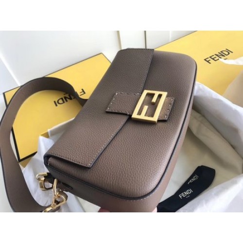 Fendi BAGUETTE Sac à bandoulière 8BR600 gris