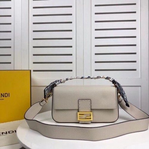 Fendi sac BAGUETTE en cuir F2466 beige