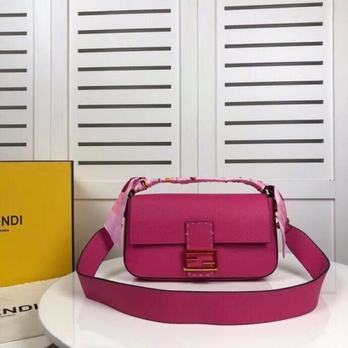Fendi sac BAGUETTE en cuir F2466 rose