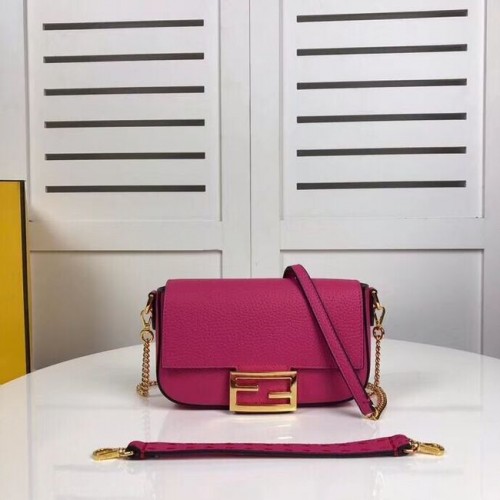 Fendi Sac BAGUETTE en cuir F2467 rose