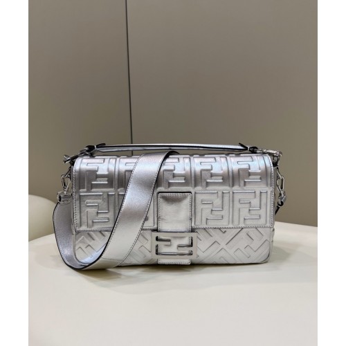 Fendi Baguette Grand sac en cuir 8BR771A argent