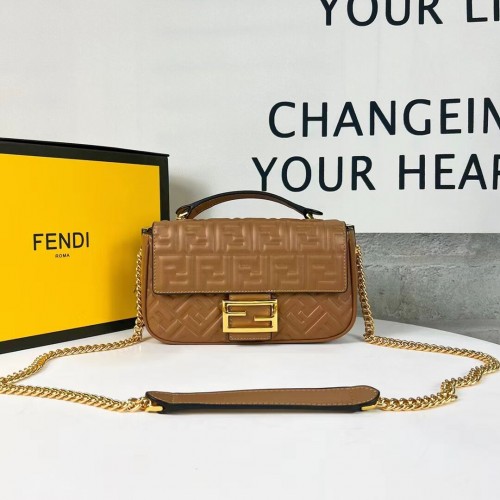 Fendi Sac Baguette en cuir nappa F0881 marron