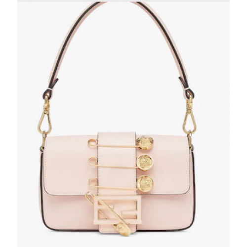 Fendi Broche mini baguette Fendace sac en cuir 8BS066A rose