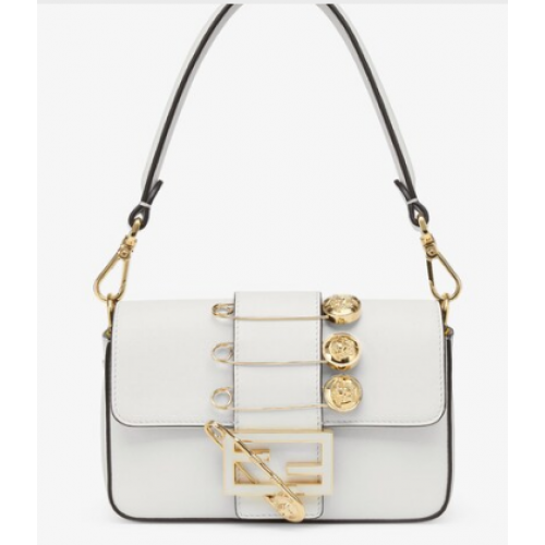 Fendi Broche mini baguette Fendace sac en cuir 8BS066A blanc