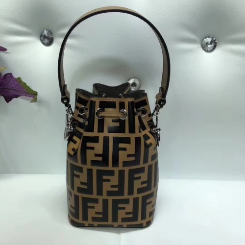 Fendi Sac fourre-tout à rabat en cuir de veau 3326