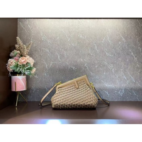 Fendi First Small sac entrelacé en cuir 8BP129A abricot