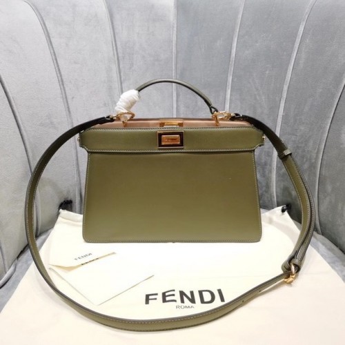 Fendi PEEKABOO ISEEU EAST-WEST sac en cuir 8BN323A vert
