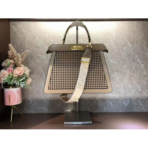 Fendi Peekaboo ISeeU sac en cuir perforé F1658 abricot